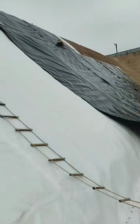 甘肅危廢填埋場國標全新料復合土工膜施工點2.jpg
